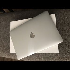 MACBOOK PRO
